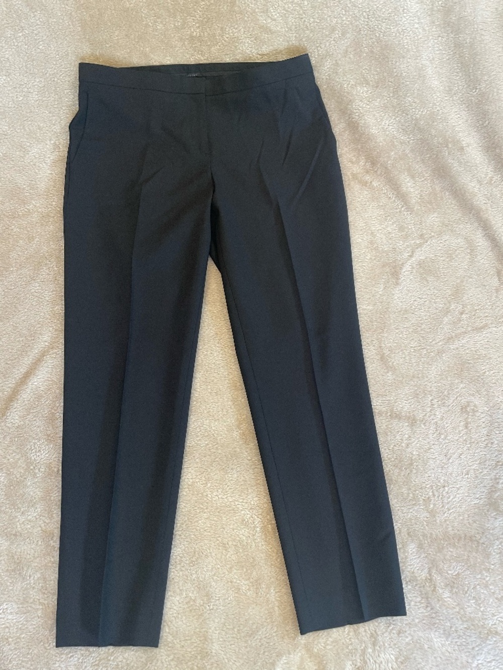 Theory Cropped Trousers in Black.  Size 4